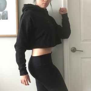 URBAN OUTFITTERS BLACK CROP TOP